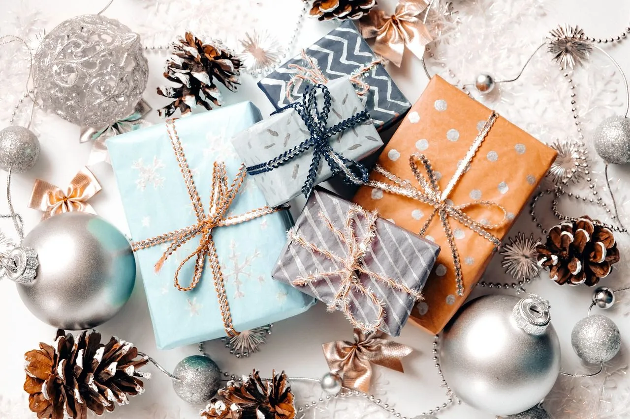gifts-5815004_1280-1920w